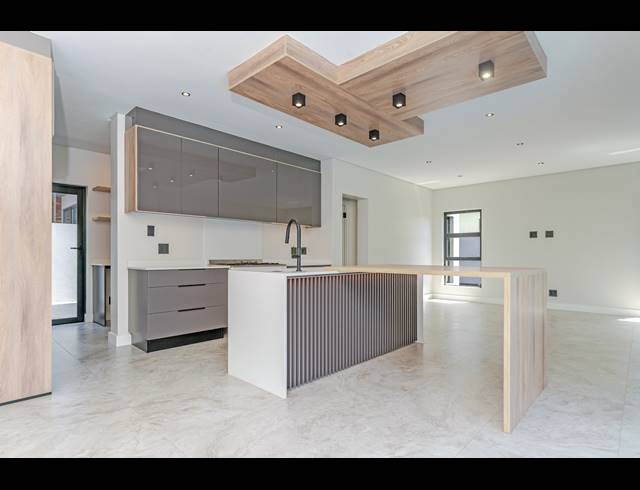 4 BEDROOM FREEHOLD FOR SALE IN OLIFANTSFONTEIN